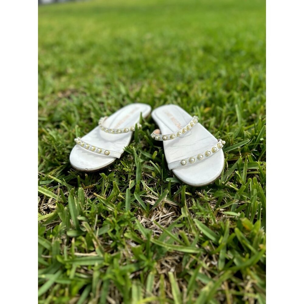 Stuart Weitzman Women's Ameliese Pearl White Flat Sandals 5.5